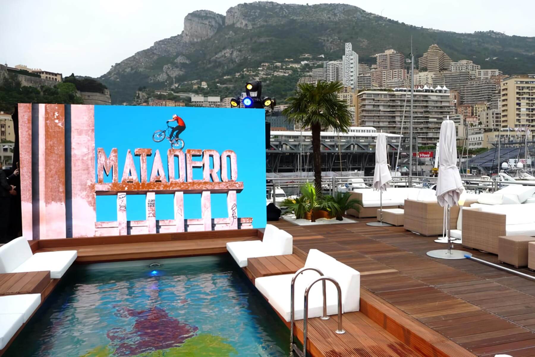 Differences between indoor and outdoor LED screen Mirackle Led Wall