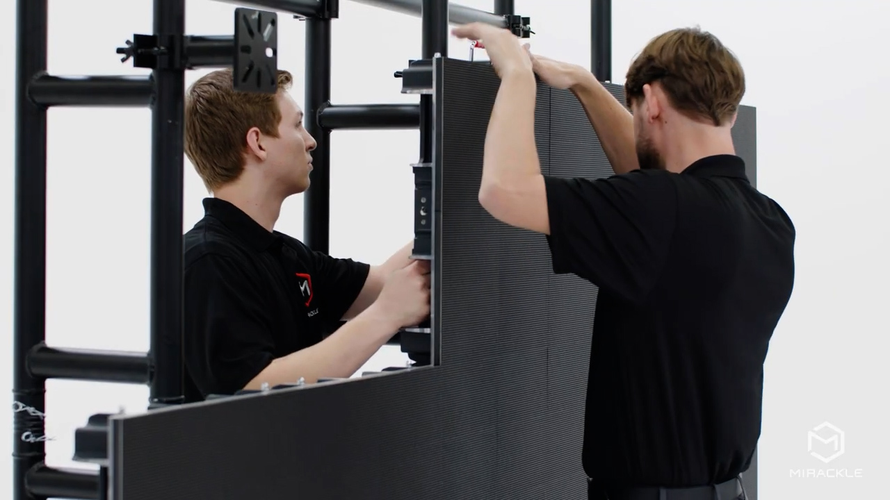 Die-Cast Aluminum vs. Iron LED Cabinets: Engineering Trade-Offs Behind the Frame